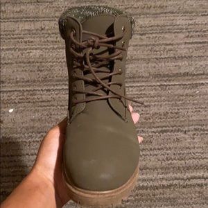 Low top winter boots